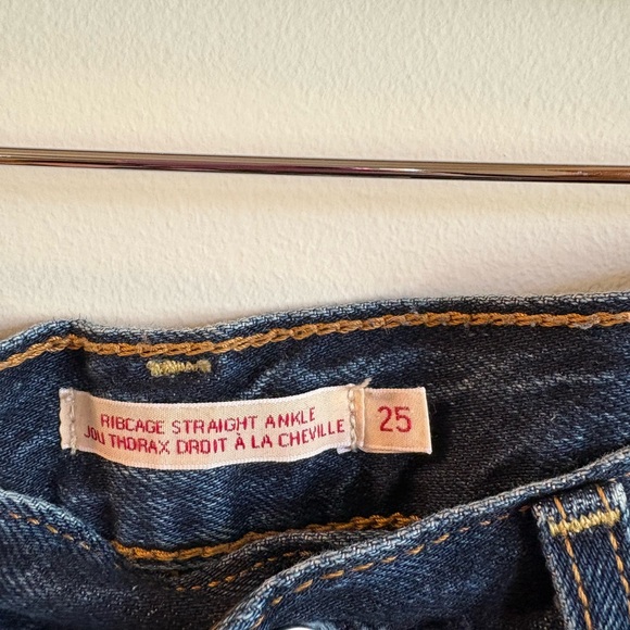 Levi’s Ribcage Jeans - Picture 3 of 3